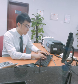 于晓航,毕业于yl34511线路中心广播电视编导系,在校期间在校园电视台工作,积极参加学校的各类活动,参与多项校园文艺汇演和大型晚会的录制工作。毕业后在锦州银行北京分行工作,工作过程中认真负责,获得了单位领导的一致好评。
